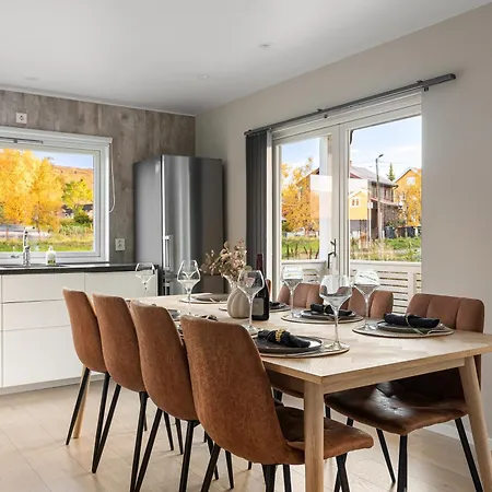 Arctic Homes - Northern Serenity *