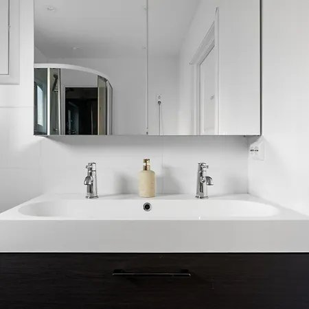 Arctic Homes - Northern Serenity *