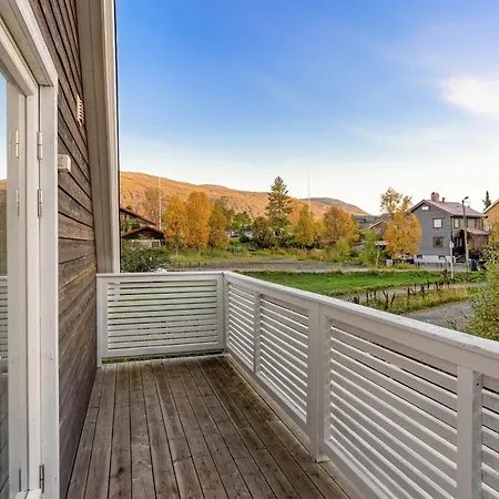 Arctic Homes - Northern Serenity