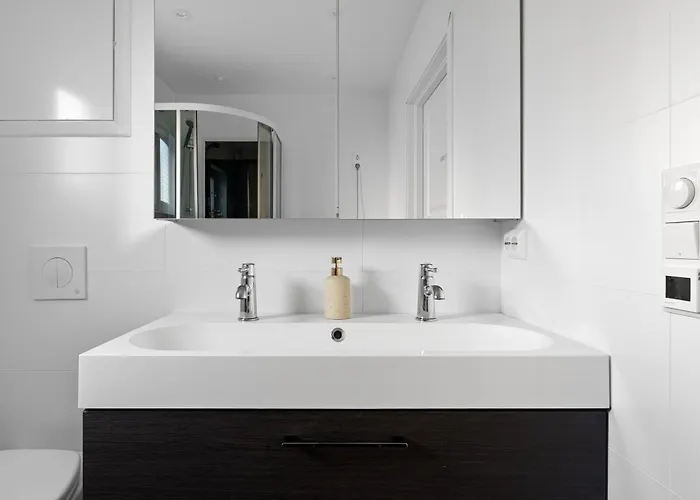 Arctic Homes - Northern Serenity *